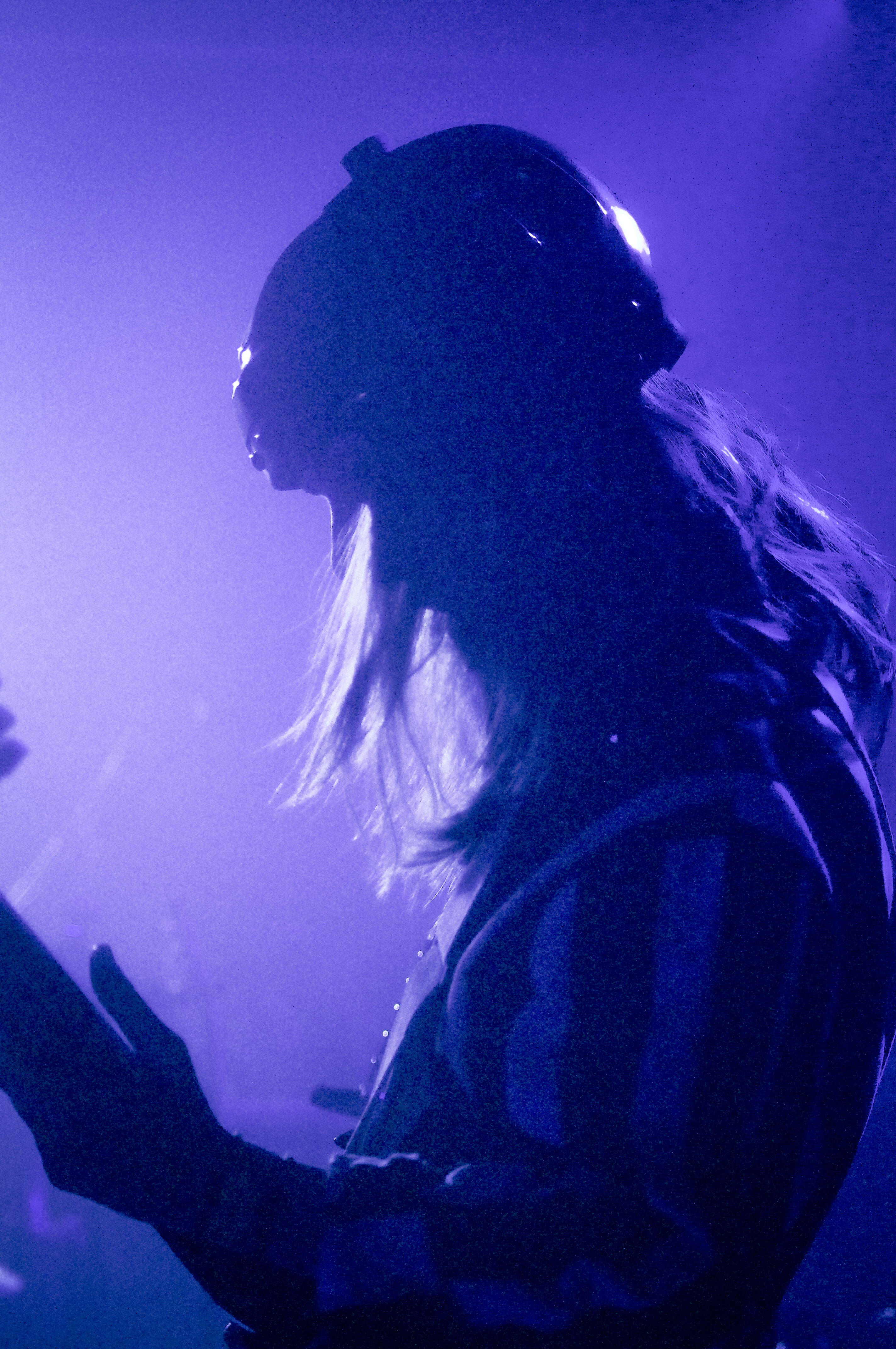Juliette Drapeau, chœurs et guitare des Lunatiques // Crédit photo: Estelle Grignon